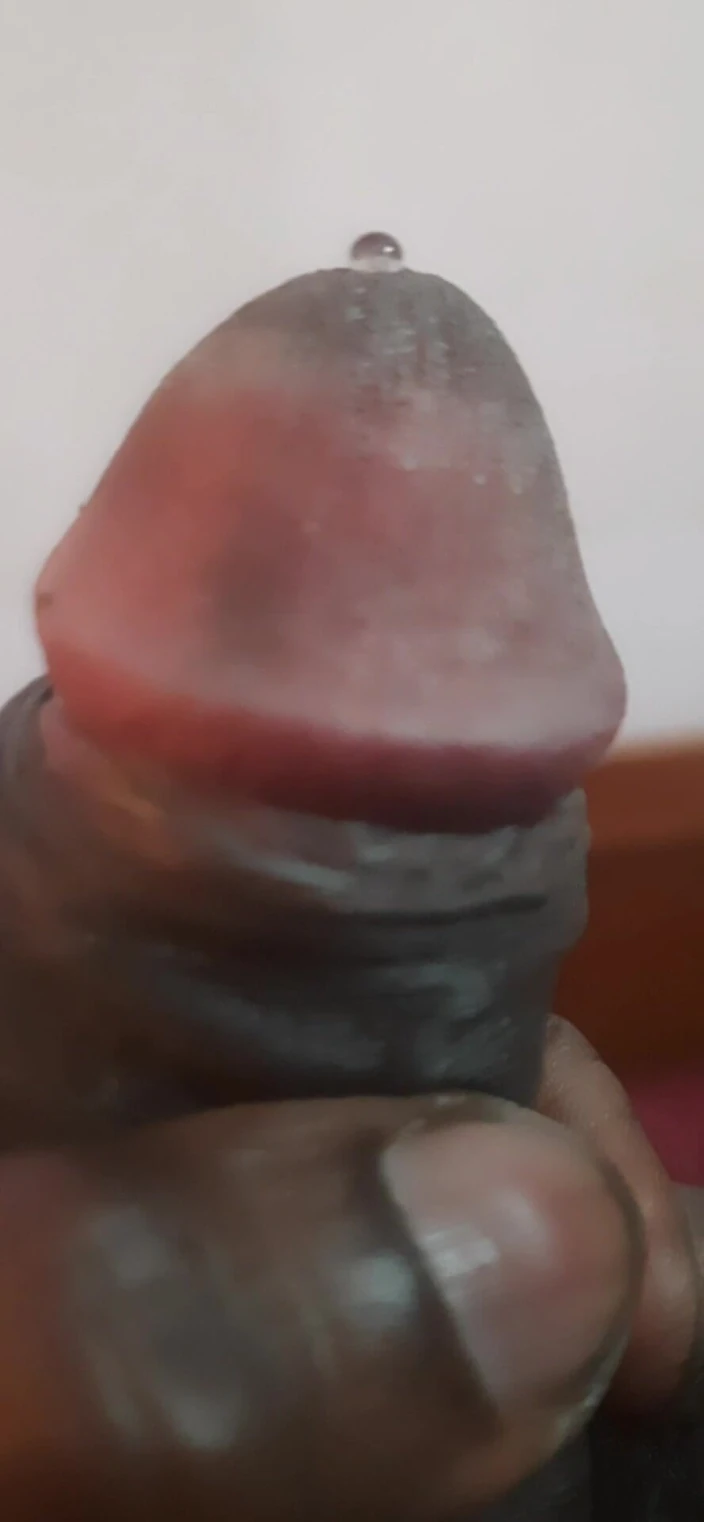 Lubina45: Un homme se donne du plaisir à la maison en privé.