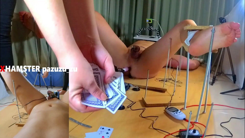 Pazuzu_zu: Gioco a carte dominazione femminile CFNM + scopata anale macchina e...