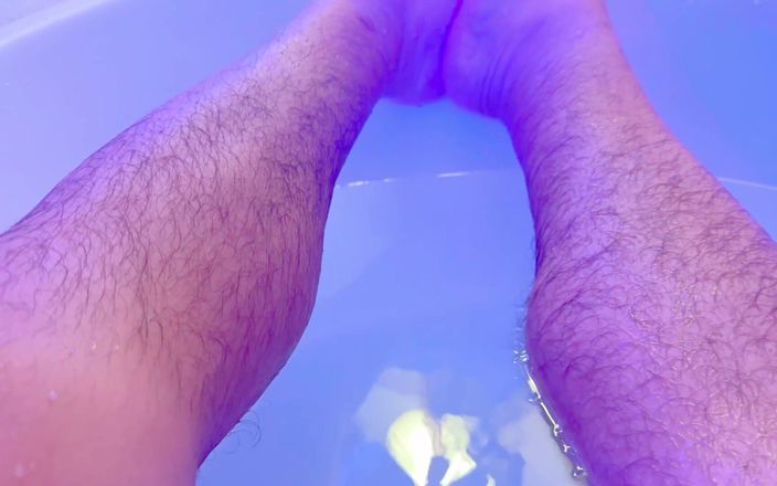 Hand-Free-Daddy-Chub: I piedi pelosi dello hobbit vengono nella vasca da bagno