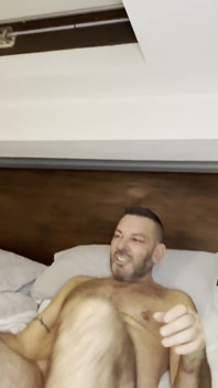 Heißer papi braucht ein jock-loch, um sich zu füllen ...