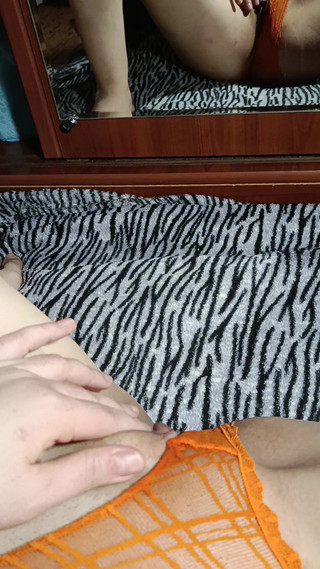 OniSoi: Domácí masturbace před zrcadlem Bez toho, aby si sundala kalhotky