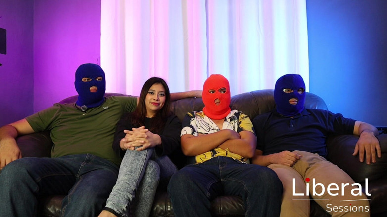 Liberal Sessions: Une chaudasse mince se fait baiser dans un gangbang, son...