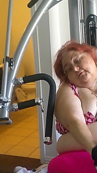 Büyük Güzel Hemşire Vicki Spor Salonunda Egzersiz Yapıyor Bölüm 1