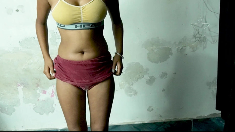Neha Gupta: Hermanastro follado mientras se cambia de ropa