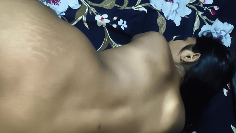 Couplemastiii: 집에서 어린 소년에게 후장 따먹히는 마누라