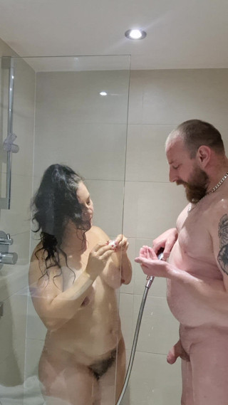 ChristinaSantes: Tournage sous la douche