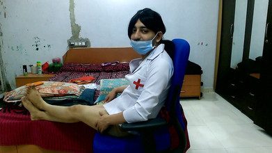 Cute & Nude Crossdresser: Jururawat panas cosplay di bilik air saya.