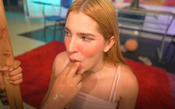 Good Girls Mansion: काले बाल वाली सुनहरे बालों वाली लड़की पर थूकती है और अपनी रुग्णता से हस्तमैथुन करती है (GGMansion)