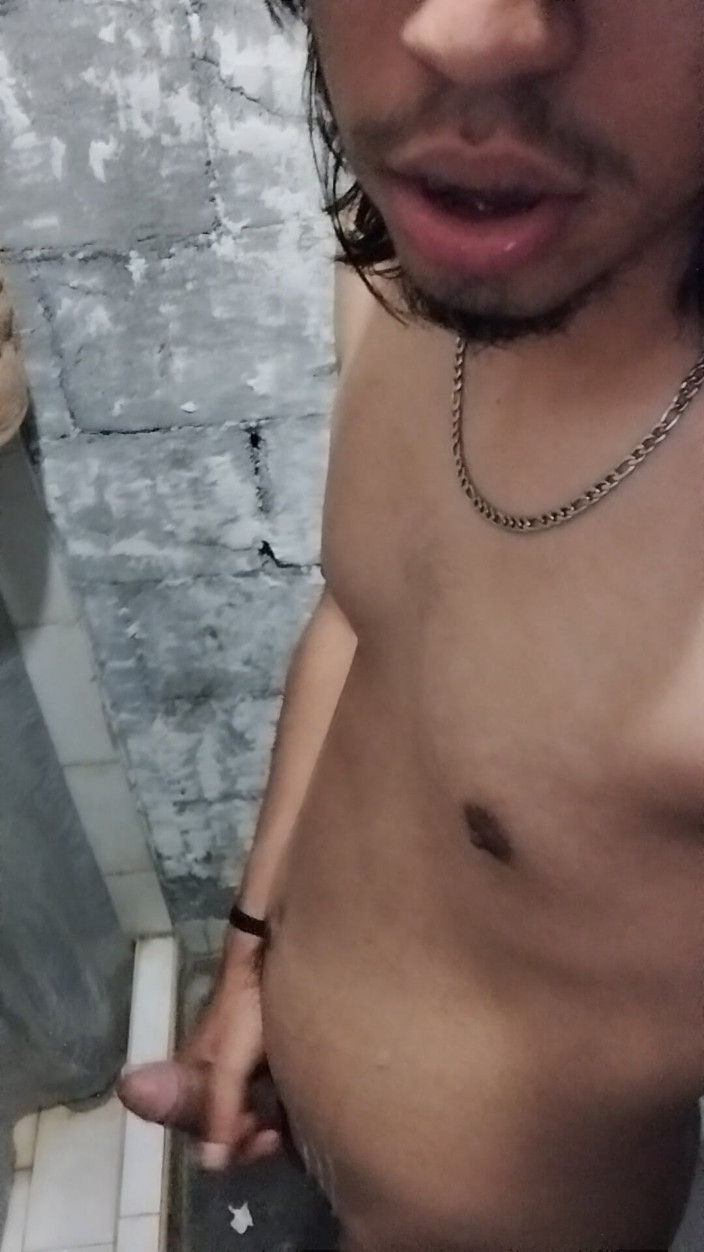 AlexAlejandro13: Slintím si po břiše nahý