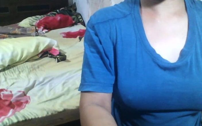 Arabicqueen: Indisches süßes mädchen spielt mit dicken möpsen und nackt dem...