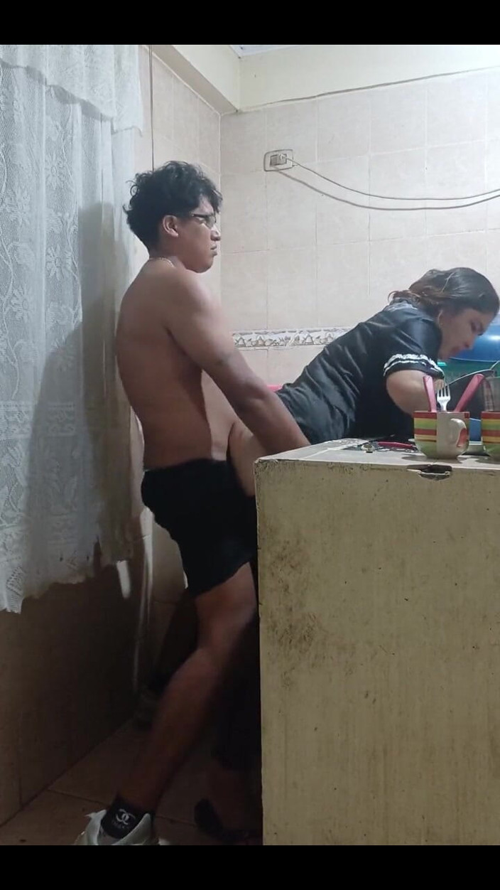 E-Alfa: Wanita Mexichan berkongkek dubur di dapur, ternganga-terangsang bos saya akan...
