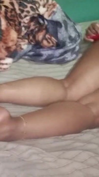 给我的继妹按摩变得很热