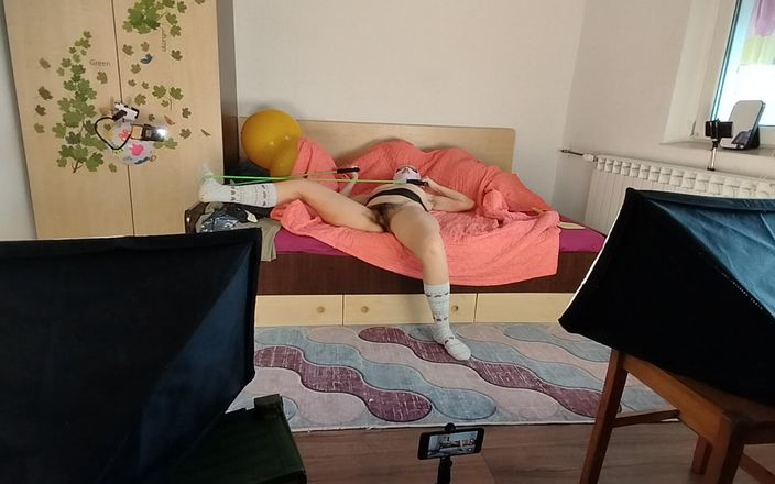 Amateur_MS: Amateur-mutter macht yoga nackt, behaarte muschi, dicker arsch, dicke titten....