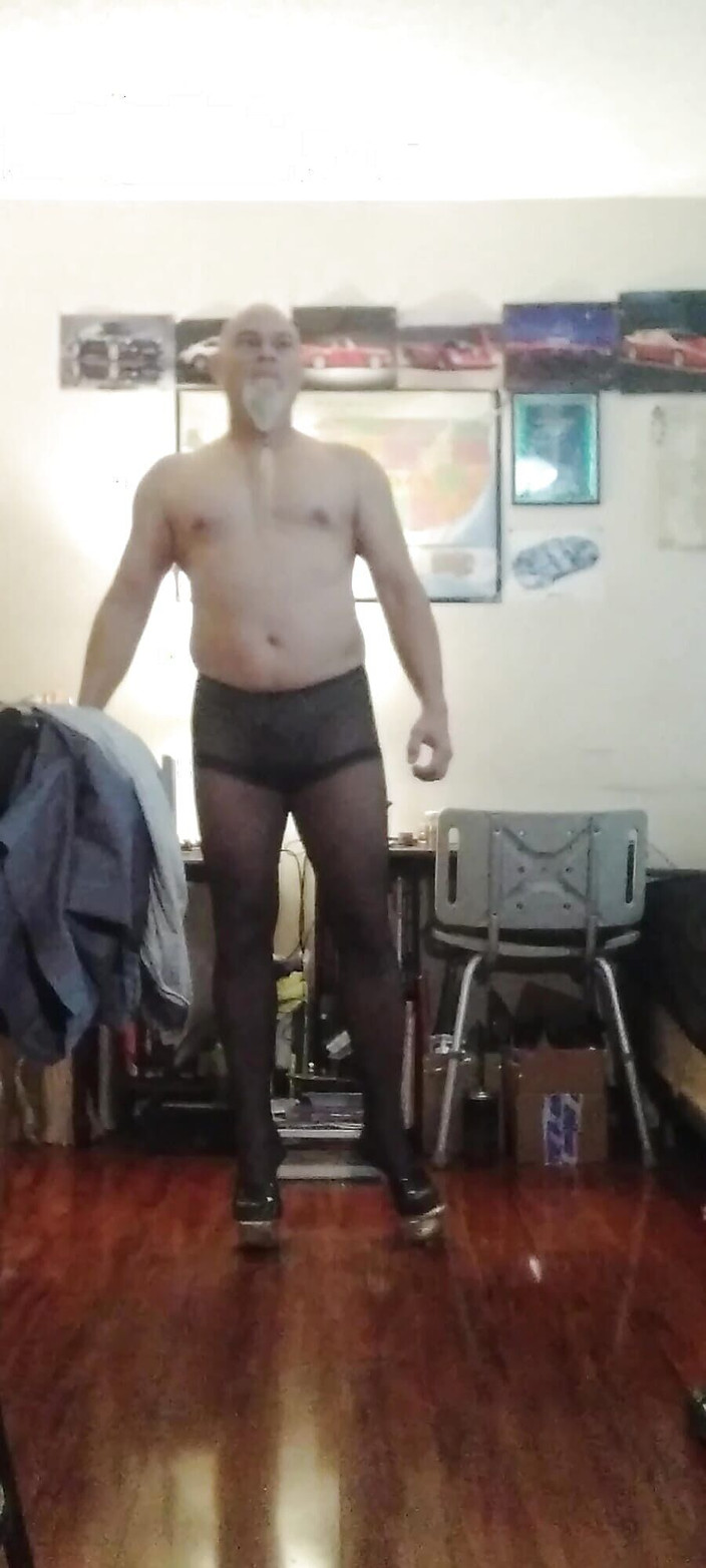 MrLeggs: Saya Suka Berpakaian , Saya Di Rumah Bersendirian