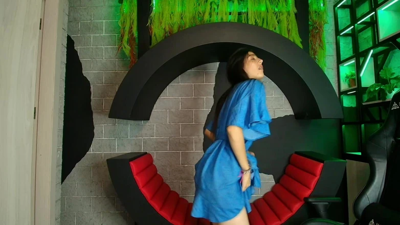 Adhara Hamilton: Sex Teens Naked Dancing Show