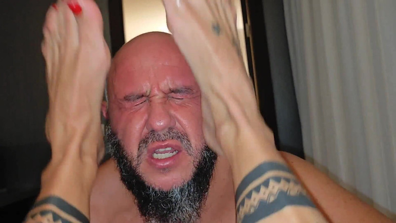 Danaxmuscles: Footjob dan fetish kaki tegar