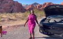 Webusss: Fet svart kvinna knullar framför fordonet med en främling med...