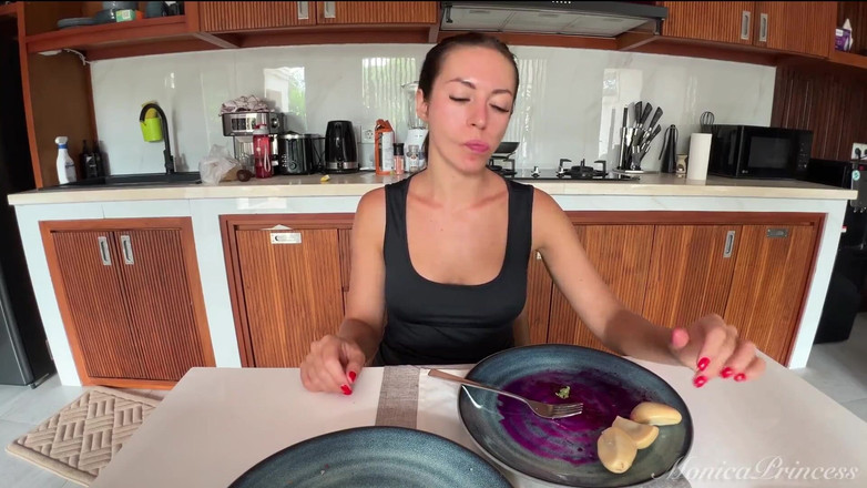 Princess Monica: Guardami cook e mukbang