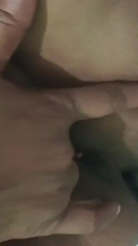 Desi Ragazza Diteggiatura E Incerto Il Suo Dito E Squering