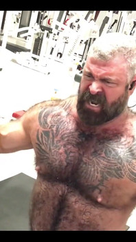 Pumped up Muscle Daddy