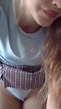 Shanaxnow dedeándose el culo jugando con mis mocos