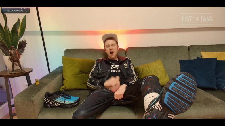 Roman Heart: Cum on Adidas