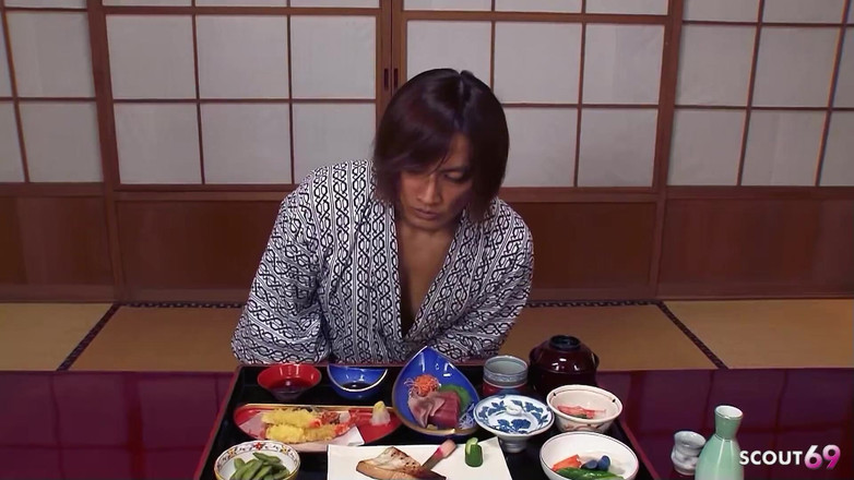 Asian porn collection: Remaja kurus Jepun dikongkek pepek ketat oleh zakar besar pada...