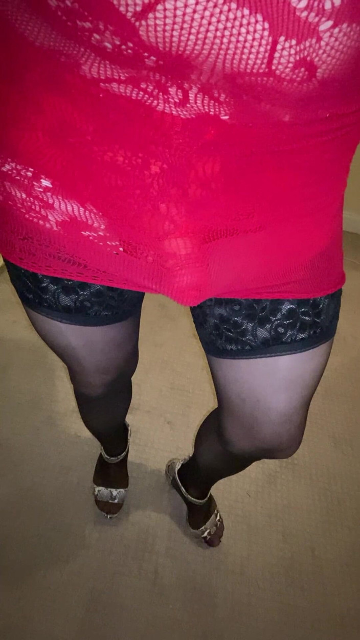 Madisoncd28428: Con đĩ mặc quần áo đi bộ xấu hổ