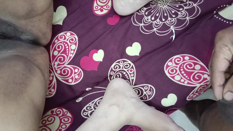 Muruga: Mătușă desi sexy se fute înainte de a fi goală cu...