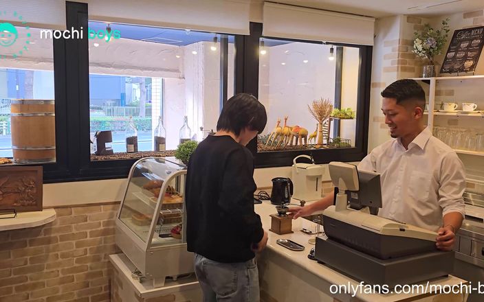 Mochi Boys: Een bezoek aan het openbare neukcafé - deel 1