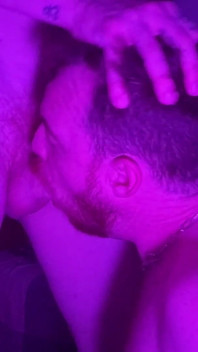 Gâtul de jos folosit de dom sexy de opt inci top