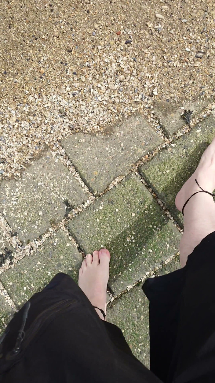 Footfetish: Barefoot in the September North Sea in Wangerland