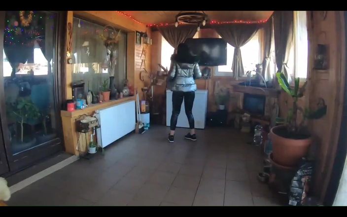 MilfyCalla: Soția infidelă dans pentru prietenul soțului 229 - Previzualizaretoday Soțul meu este...