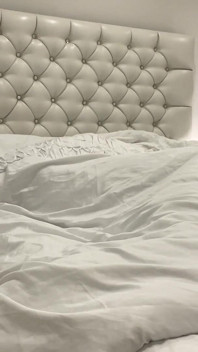 El monstruo de la cama me empuja