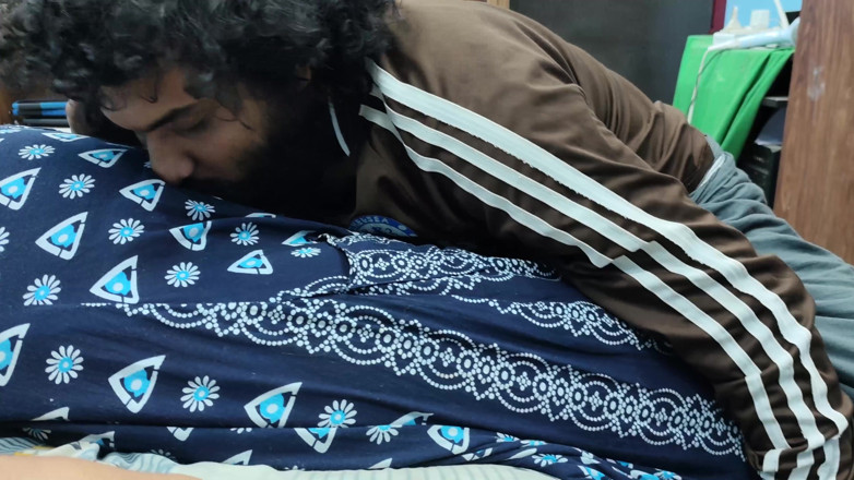 Vaigavarun45: Ciuman akhbar pantat, ciuman leher, menggesel pepek dan ciuman dalam...