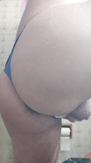 Ladysilvas: レディシルバは熱いお尻を見せびらかしてオナニーをします