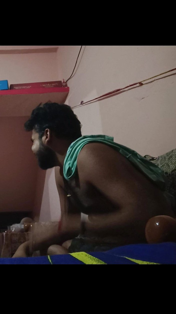 IsmaatDeva: 愛に満ちたロマンチックなミュージックビデオを見ています。