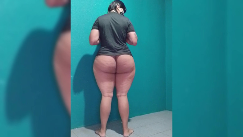 Sissy sapeca studio: Transsexual com um pênis grande e grosso, querendo fazer sexo...