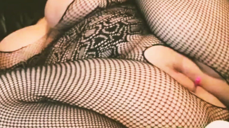 Almighty: Masturbando-se em minha lingerie sexy