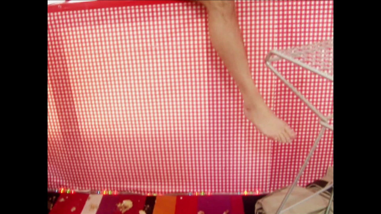 British Porn: 더러운 웨이트리스와 지저분한 음식 싸움