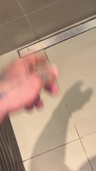 Sesso amatoriale con un giovane shemale con un grosso cazzo