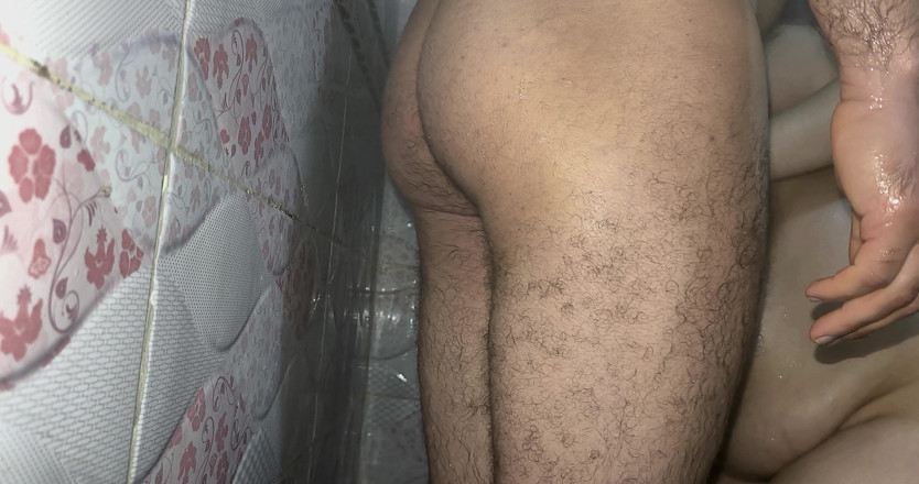 Moroccancouple: Een Geile Egyptische MILF Neuken in Een Heet Arabisch Seksbad