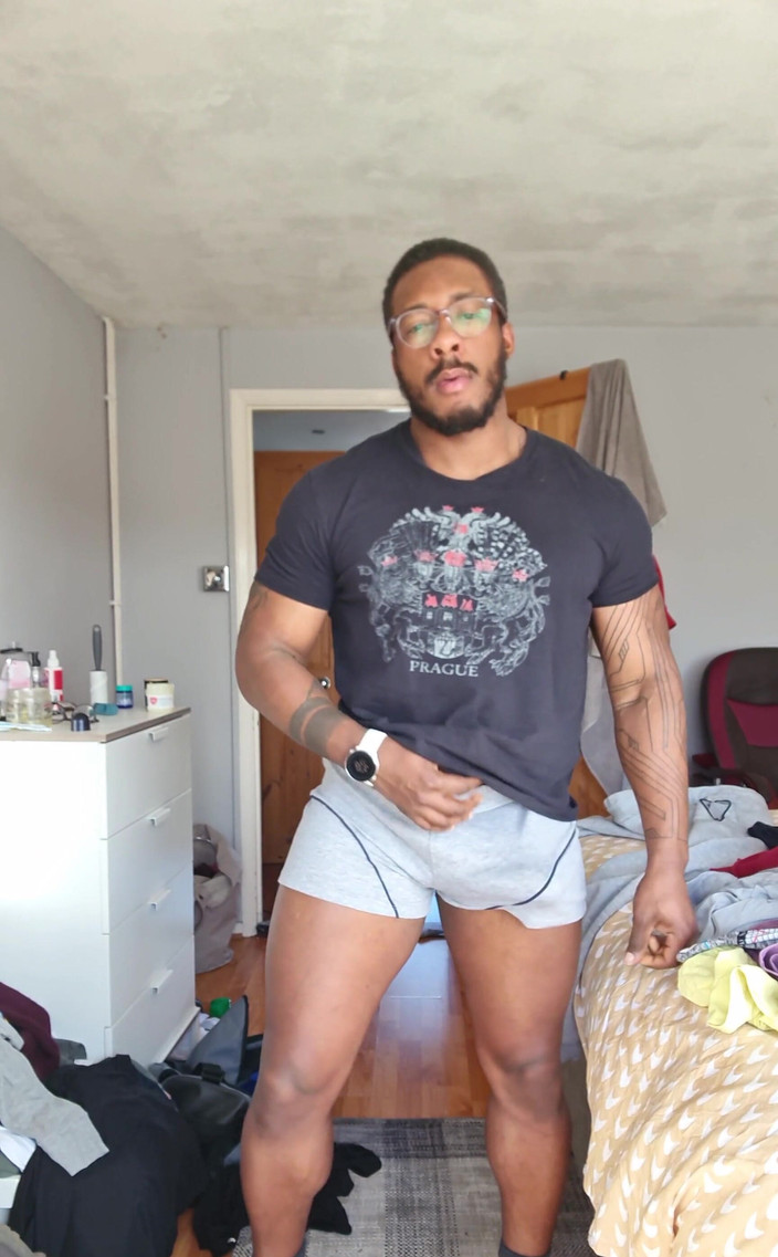 Amadeus: 弹跳那个鸡巴！