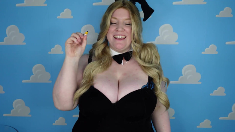 Julie_Bliss: Uriașă iepuraș gras închinare la cur