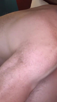 Bearfilms, Brian Bear, bas tacrés, se fait baiser sans capote par Adam Jone