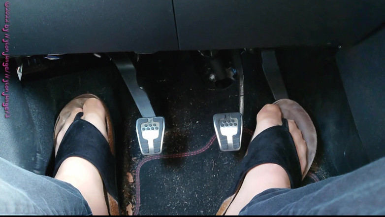 Carmen_Nylonjunge: chappal men paidal panp karna ** naaylonphit **