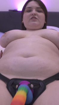 Femdom Solo MILF masturbuje się cipką