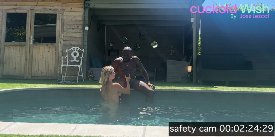 Joss for Cuckold wish: Lumacarie yüzme havuzunda sikiliyor