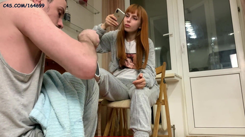Petite Princesses Femdom: Amatorska prawdziwa kobieca dominacja stóp - Szoruje kurz stóp mistress Kirae