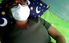 Je bent oud en je weet niet hoe je je kont moet schoonmaken!! Na het neuken maakte hij zijn kont schoon met papier en zat met afval